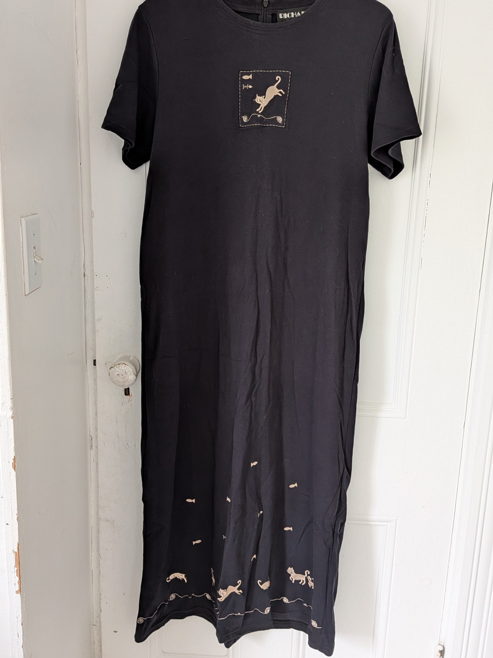 Vintage Black Casual Short-Sleeve Maxi Dress with Subtle Animal Motif